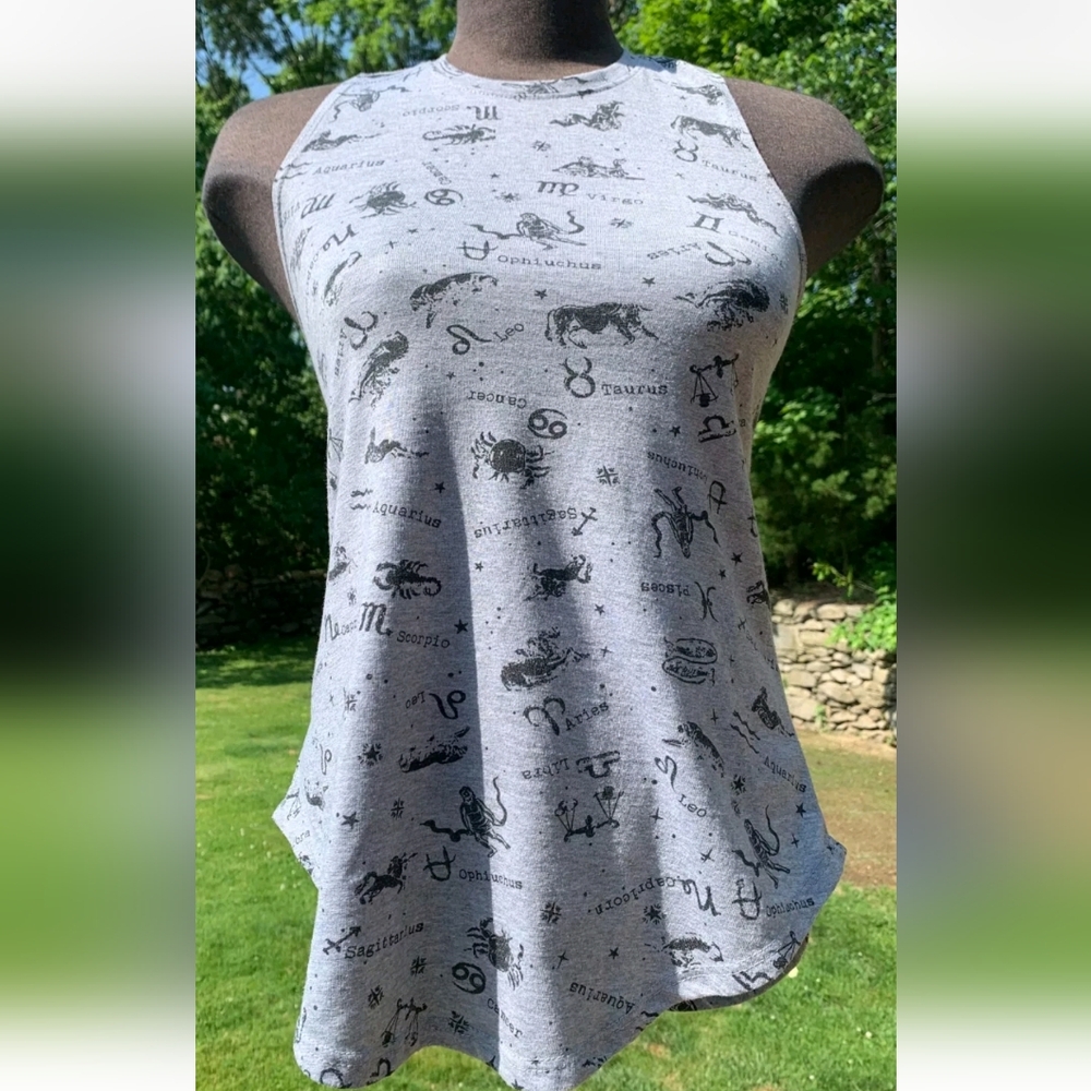 Modern Lux Zodiac Print Sleeveless Shirt Tank Top Woman’s Sz XL Grey Zodiac Sign